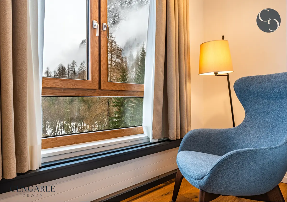 Ambiente Hotel Kärntnerhof armchair towards window - Luce ControCorrente Ambiente Hotel Kärntnerhof armchair towards window - Luce ControCorrente
