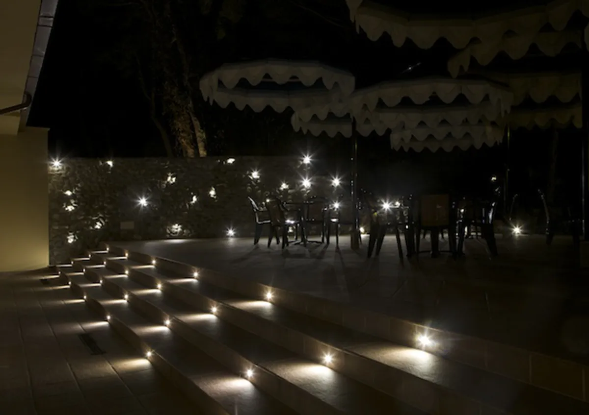Ambiente Outdoor - Park Hotel Marinetta - Esterno - Luce Controcorrente Ambiente Outdoor - Park Hotel Marinetta - Esterno - Luce Controcorrente