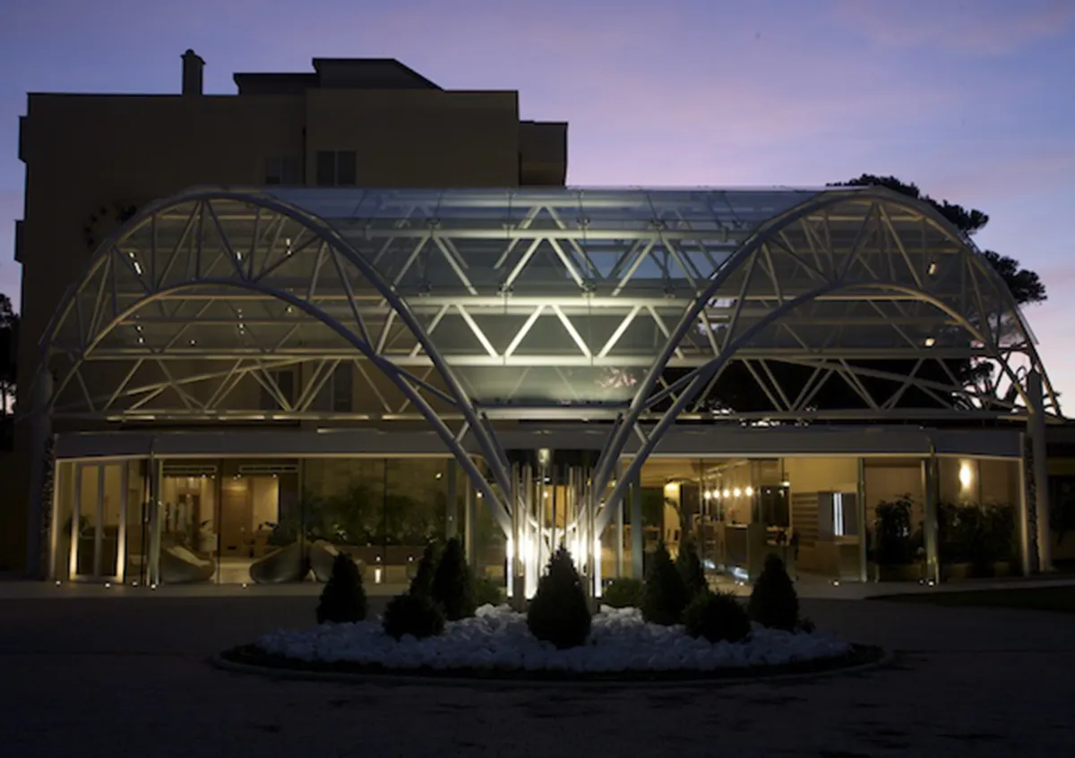 Ambiente Outdoor - Park Hotel Marinetta - Ingresso Illuminato - Luce Controcorrente Ambiente Outdoor - Park Hotel Marinetta - Ingresso Illuminato - Luce Controcorrente
