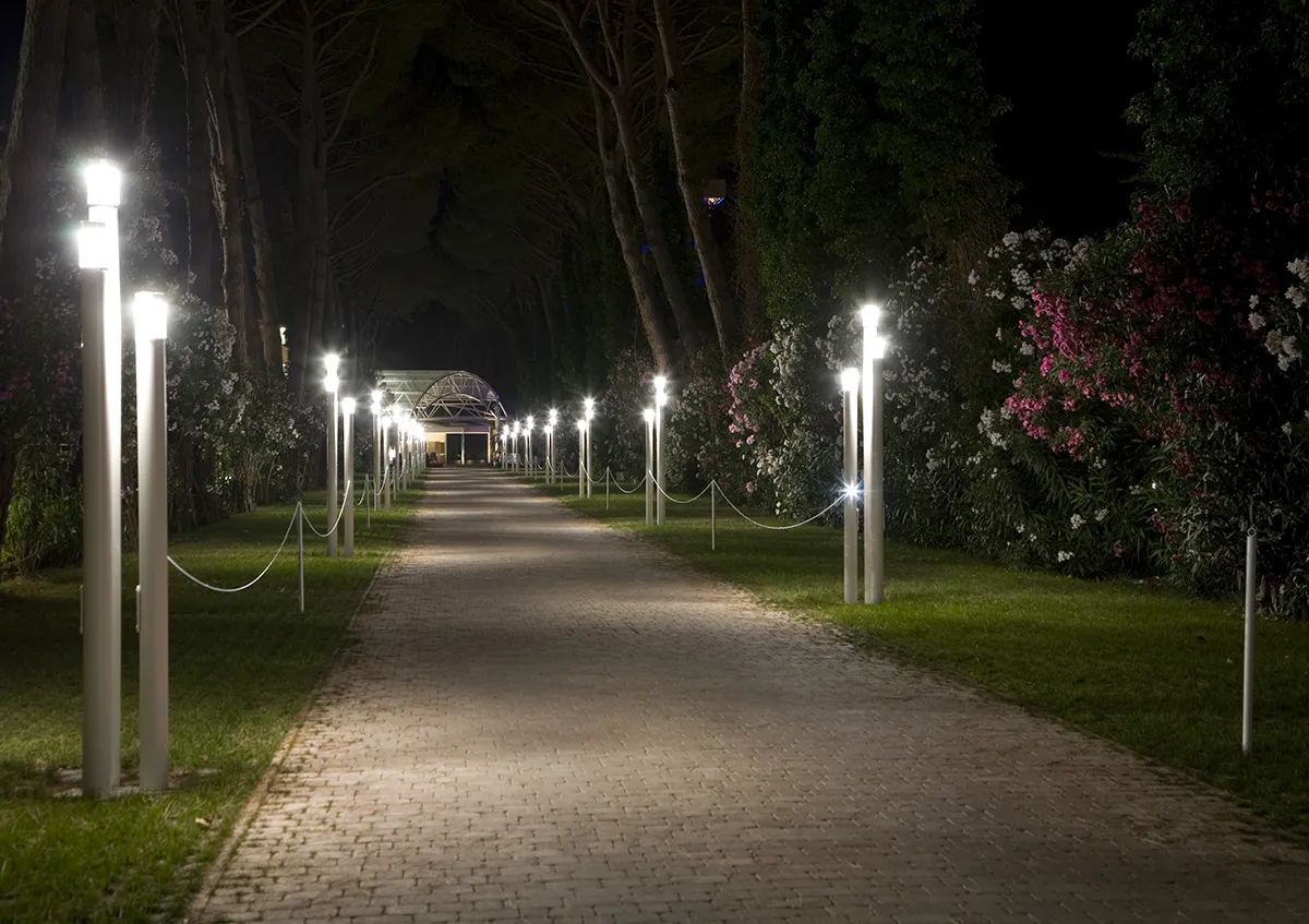 Ambiente Outdoor - Park Hotel Marinetta - Percorso Pedonale Illuminato - Luce Controcorrente - Luce Controcorrente Ambiente Outdoor - Park Hotel Marinetta - Percorso Pedonale Illuminato - Luce Controcorrente - Luce Controcorrente