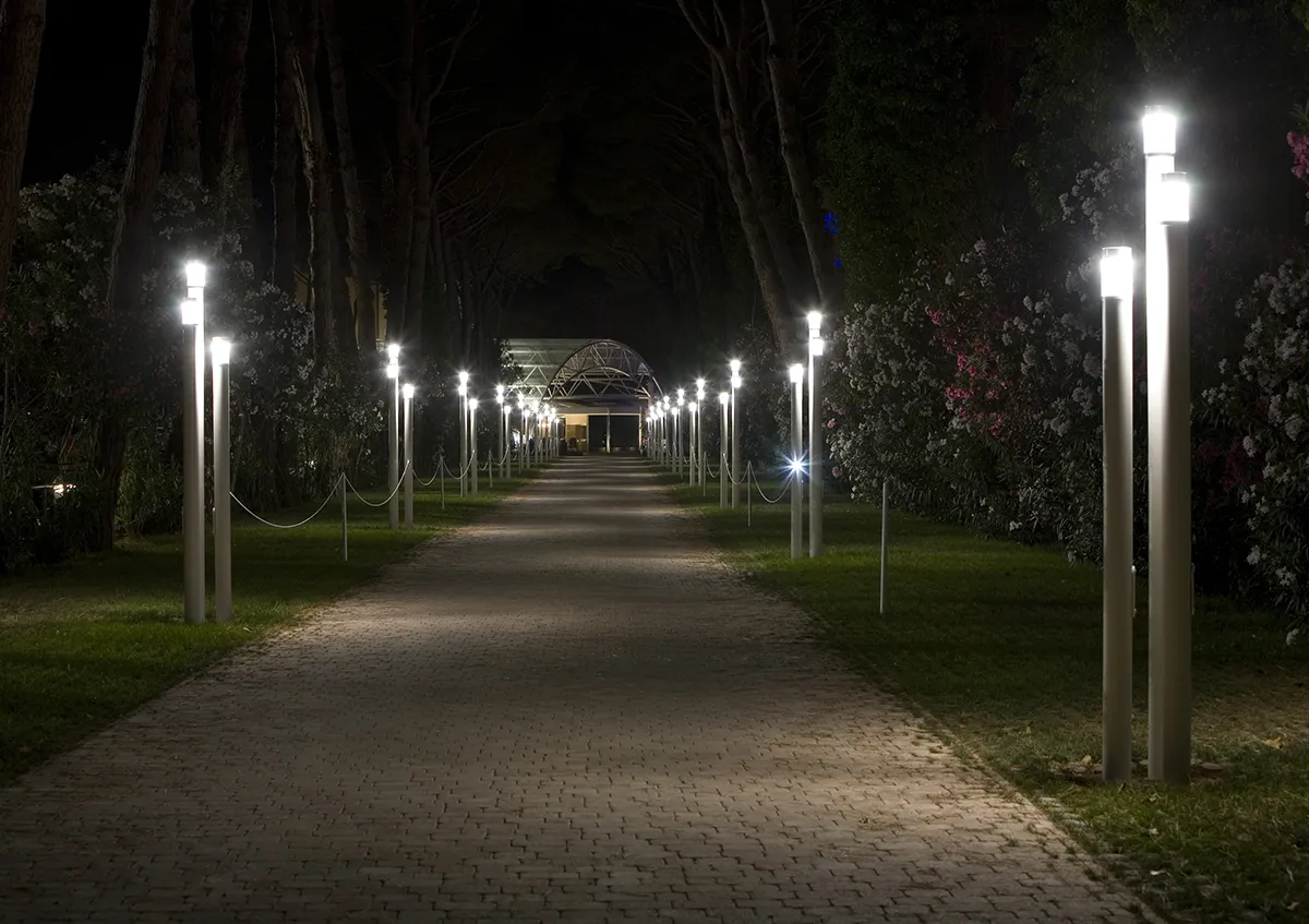 Ambiente Outdoor - Park Hotel Marinetta - Percorso Pedonale Notturna - Luce Controcorrente Ambiente Outdoor - Park Hotel Marinetta - Percorso Pedonale Notturna - Luce Controcorrente
