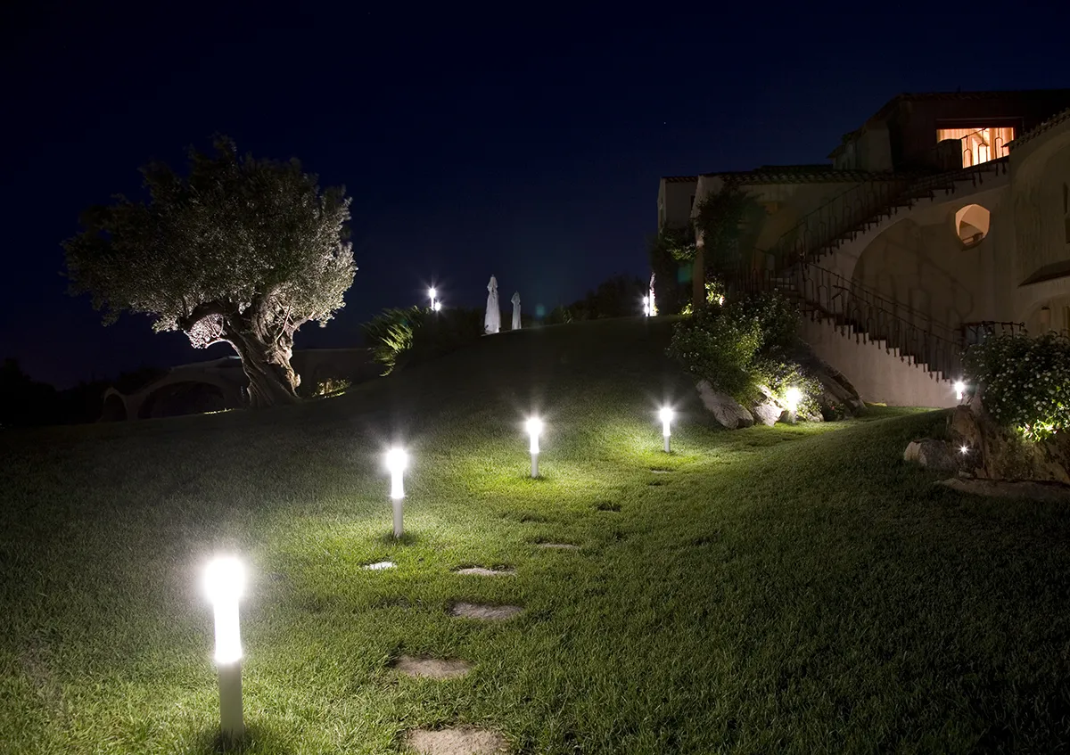 Ambiente Outdoor - Residence sul Mare - Viale illuminato - Luce Controcorrente Ambiente Outdoor - Residence sul Mare - Viale illuminato - Luce Controcorrente