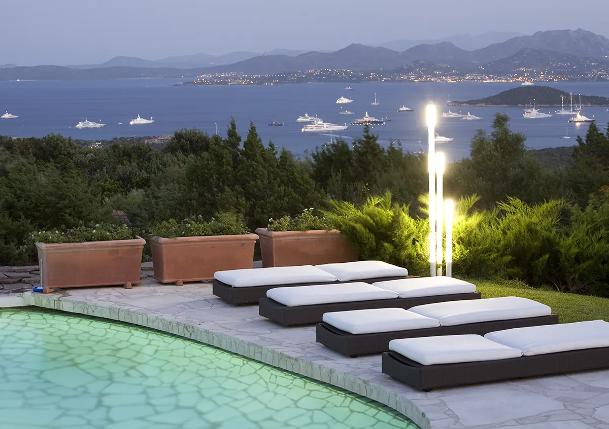 Ambiente Outdoor - Residence sul Mare - Lampioni Piscina giorno - Luce Controcorrente Ambiente Outdoor - Residence sul Mare - Lampioni Piscina giorno - Luce Controcorrente