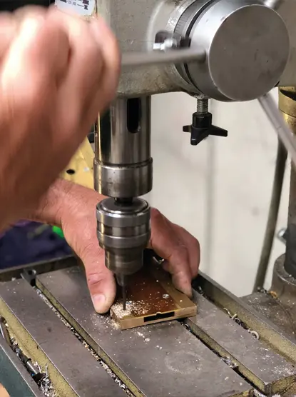 Asimmetrie vincenti: pezzo lavorato - Luce controcorrente