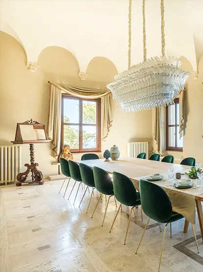 Olimpia: chandelier sul tavolo da pranzo - Luce controcorrente