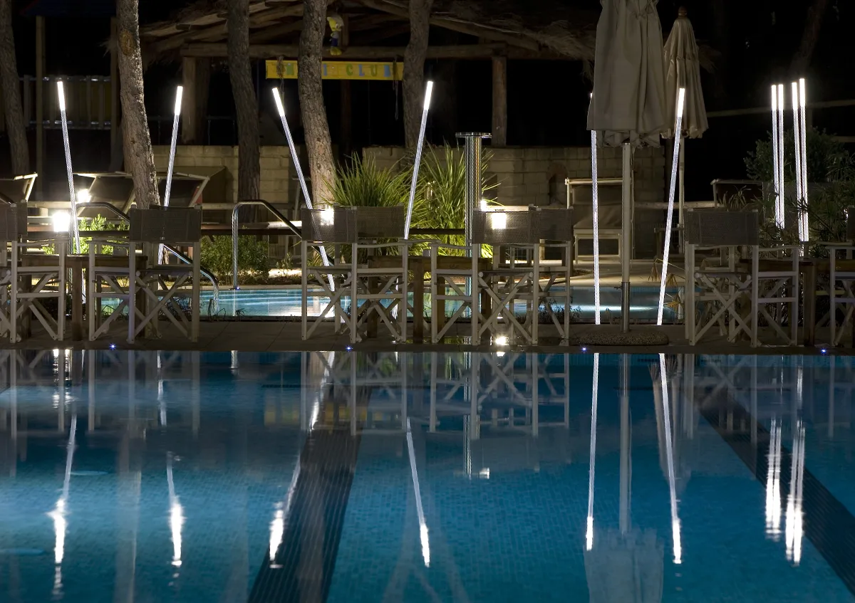 Progetto Outdoor - Riva del Sole - illuminazione piscina - Luce Controcorrente Progetto Outdoor - Riva del Sole - illuminazione piscina - Luce Controcorrente