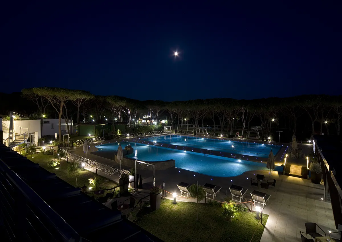 Progetto Outdoor - Riva del Sole - panoramica - Luce Controcorrente Progetto Outdoor - Riva del Sole - panoramica - Luce Controcorrente
