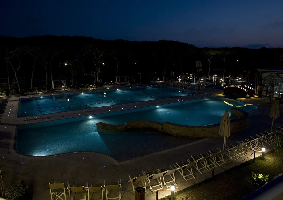 Progetto Outdoor - Riva del Sole - dall'alto - Luce Controcorrente Progetto Outdoor - Riva del Sole - dall'alto - Luce Controcorrente