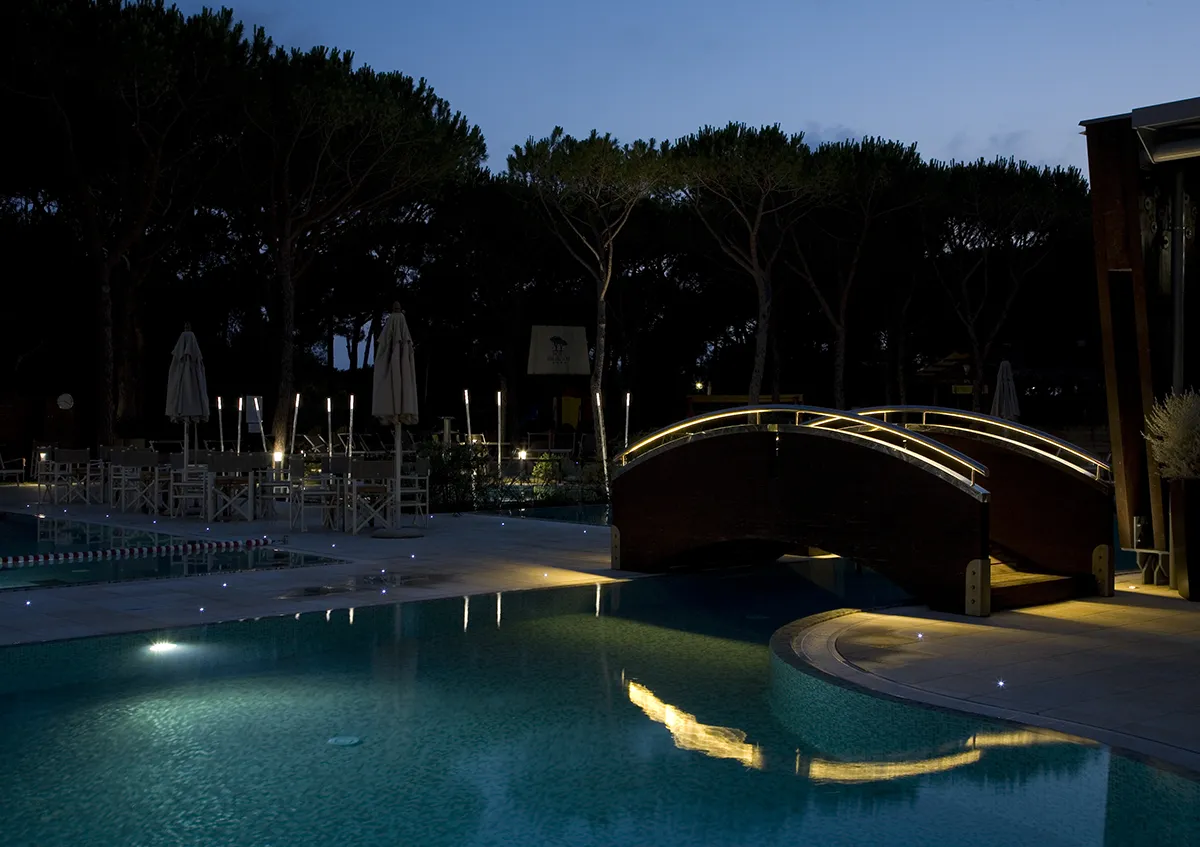 Progetto Outdoor - Riva del Sole - Ponti - Luce Controcorrente Progetto Outdoor - Riva del Sole - Ponti - Luce Controcorrente
