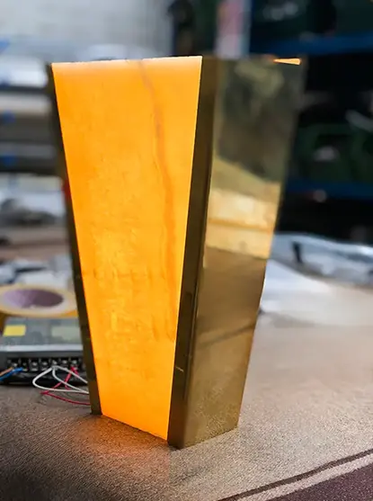 Riflesso: luce accesa - Luce controcorrente