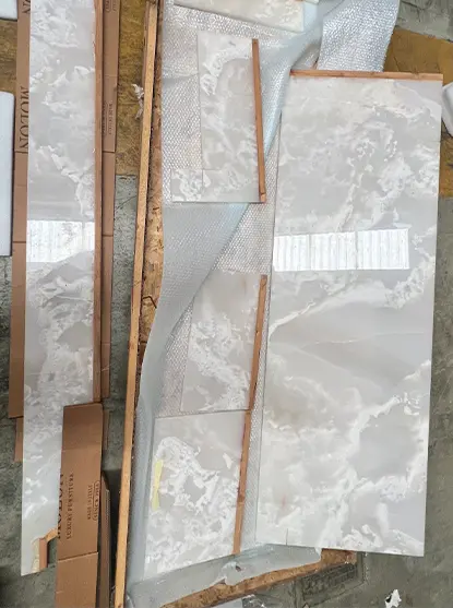 Riflesso: i materiali - Luce controcorrente