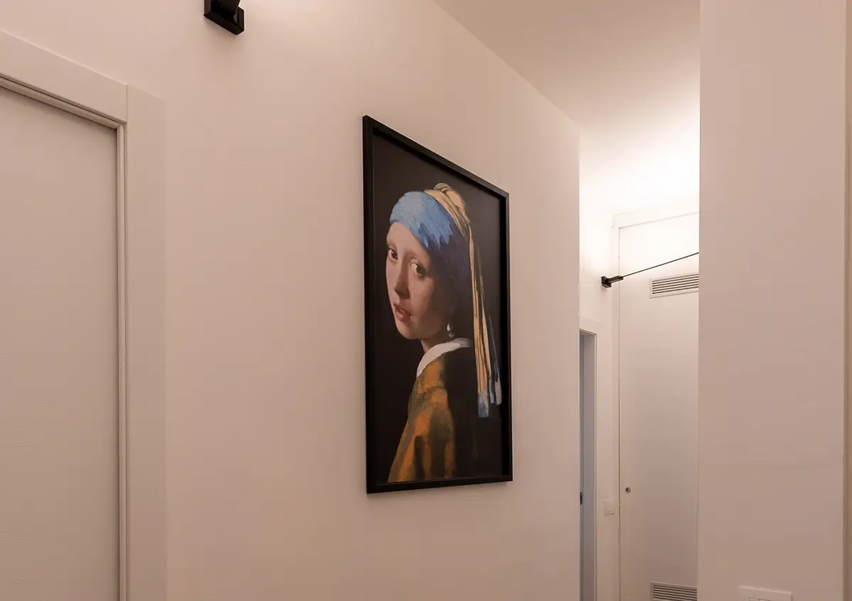 Ambiente Appartamento Privato in Franciacorta corridoio con quadro - Luce ControCorrente Ambiente Appartamento Privato in Franciacorta corridoio con quadro - Luce ControCorrente