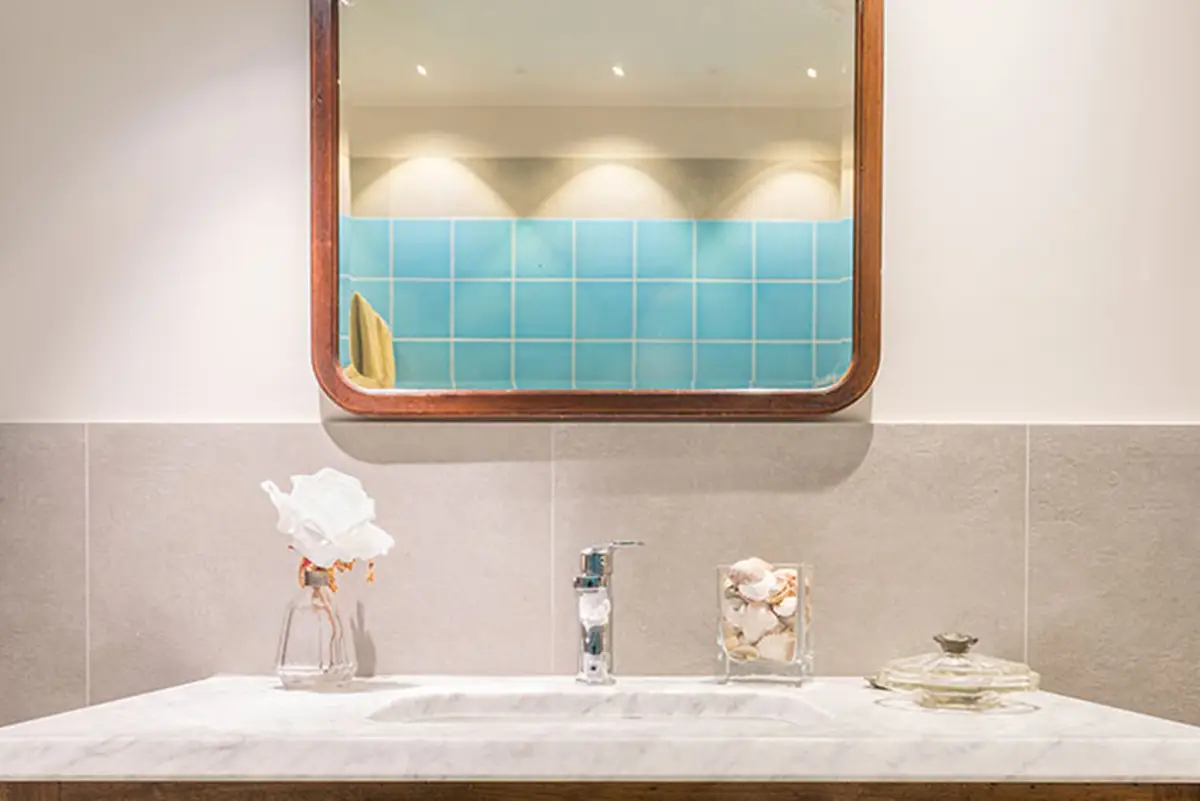 Ambiente Attico Jung specchio bagno - Luce ControCorrente Ambiente Attico Jung specchio bagno - Luce ControCorrente