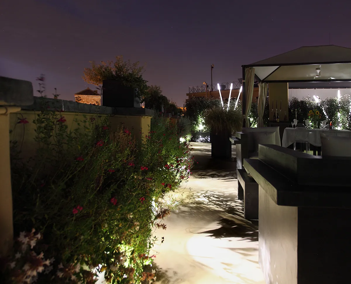 Progetto Outdoor - Terrazzo Privato Roma - Strutture Verticali - Luce Controcorrente Progetto Outdoor - Terrazzo Privato Roma - Strutture Verticali - Luce Controcorrente