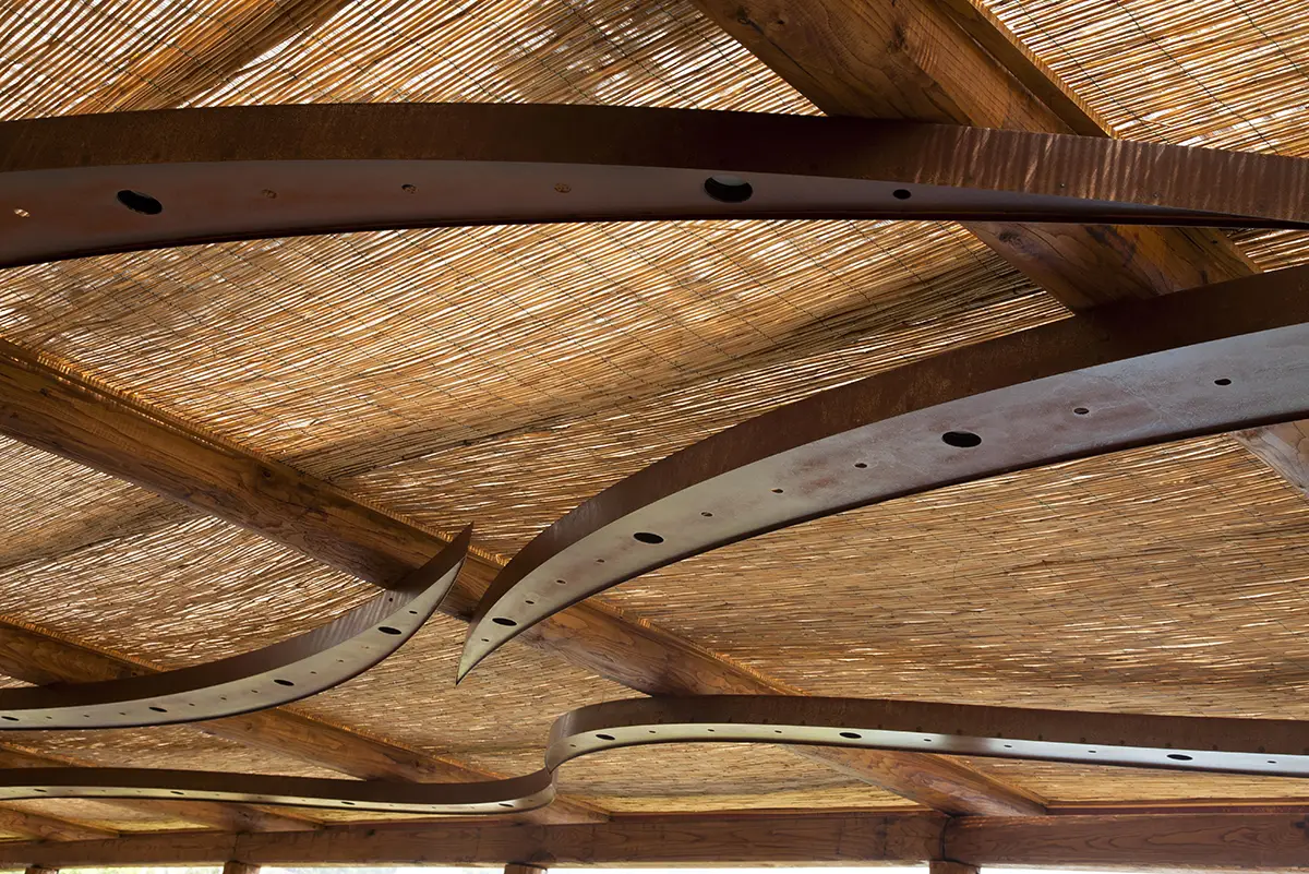 Ambiente Ristorante Le Onde dettagli soffitto - Luce ControCorrente Ambiente Ristorante Le Onde dettagli soffitto - Luce ControCorrente