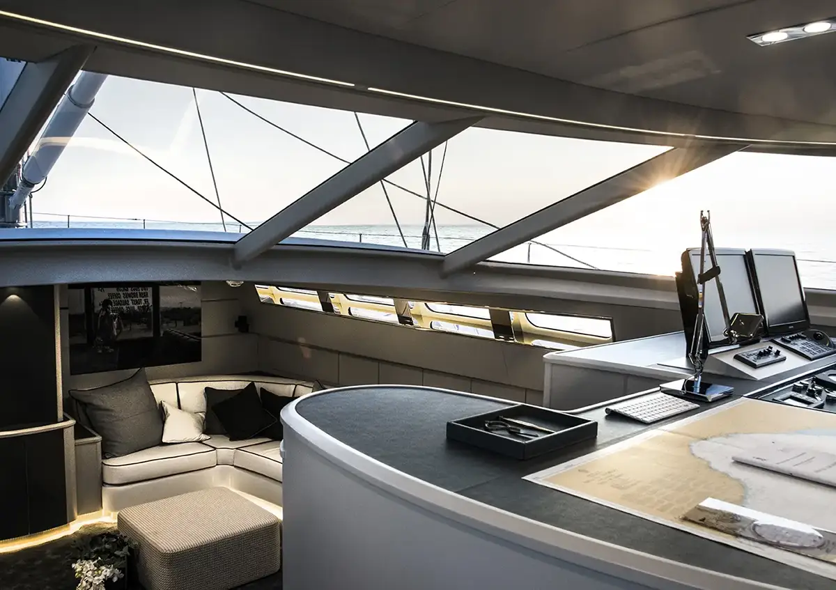 Ambiente Yacht Caroline I - Salone con luci led a barre - Luce ControCorrente Ambiente Yacht Caroline I - Salone con luci led a barre - Luce ControCorrente