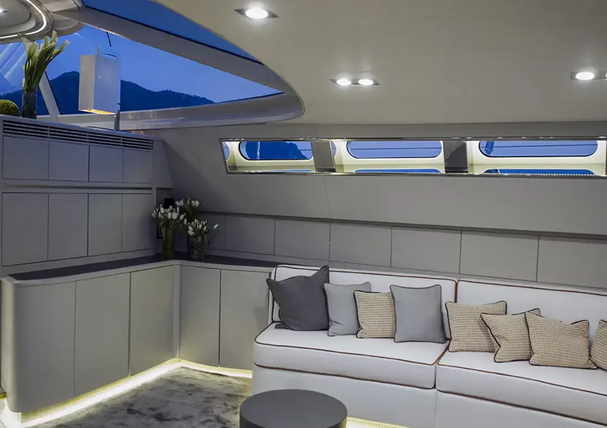 Ambiente Yacht Caroline I - Salone interno 3 faretti led - Luce ControCorrente Ambiente Yacht Caroline I - Salone interno 3 faretti led - Luce ControCorrente