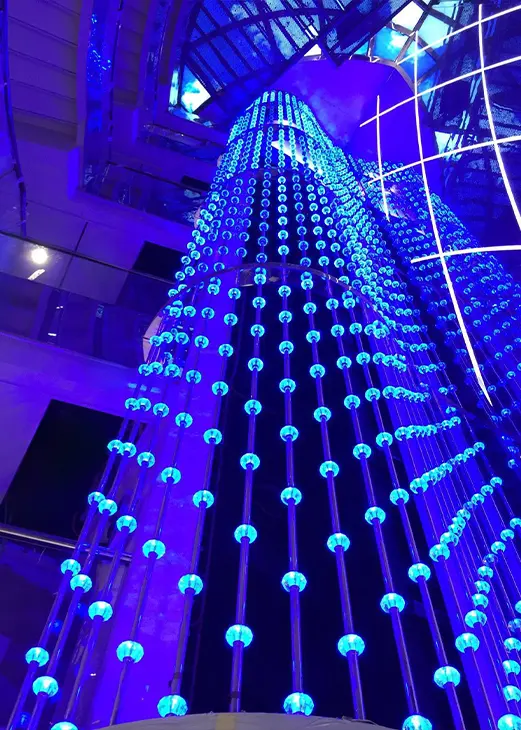 Cristallo: fasi del progetto illuminato di notte - Luce controcorrente