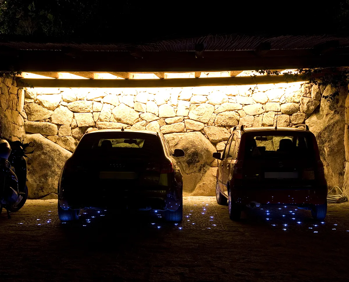 Ambiente Outdoor - Villa Privata Sardegna - Garage - Luce Controcorrente Ambiente Outdoor - Villa Privata Sardegna - Garage - Luce Controcorrente