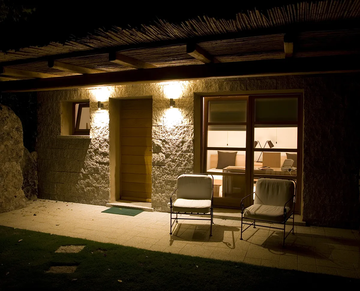 Ambiente Outdoor - Villa Privata Sardegna - Portico - Luce Controcorrente Ambiente Outdoor - Villa Privata Sardegna - Portico - Luce Controcorrente