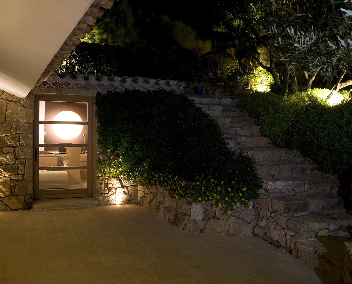 Ambiente Outdoor - Villa Privata Sardegna - Scale - Luce Controcorrente Ambiente Outdoor - Villa Privata Sardegna - Scale - Luce Controcorrente