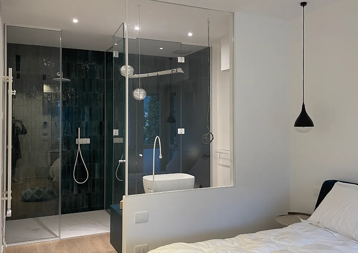 Indoor - Appartamento Toscolano Maderno - Bagno in camera - Luce Controcorrente Indoor - Appartamento Toscolano Maderno - Bagno in camera - Luce Controcorrente