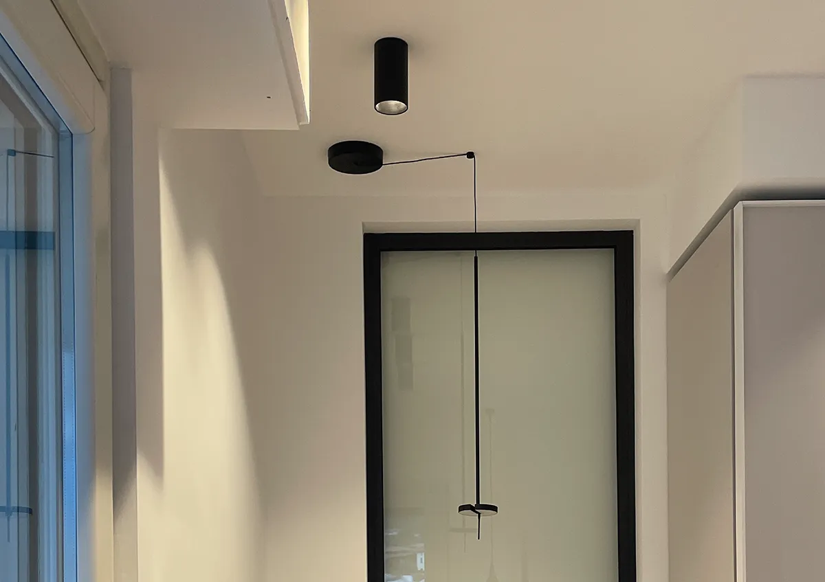 Indoor - Appartamento Toscolano Maderno - Faretto soffitto - Luce Controcorrente Indoor - Appartamento Toscolano Maderno - Faretti soffitto - Luce Controcorrente