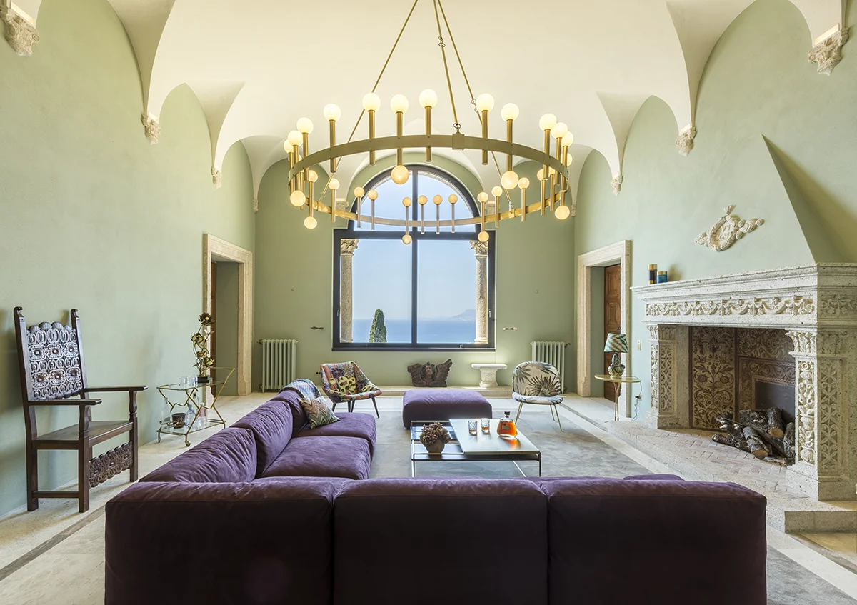 Villa Mostaccini - Interni - Soggiorno lampadario Asimmetrie Vincenti - Luce Controcorrente Villa Mostaccini - Interni - Soggiorno lampadario Asimmetrie Vincenti - Luce Controcorrente