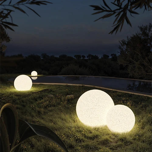 Moon 560 - ambiente colore white lampioni Brescia - LuceControCorrente