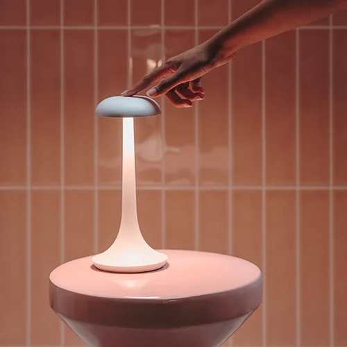 Chiodino White Ambiente - Lampade da Tavolo - LuceControCorrente