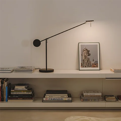 Clean Lampada da Tavolo Black - Mobile bianco - LuceControcorrente