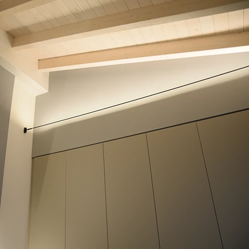 Tagliatella nera posata: tesate e lampadari - LuceControCorrente