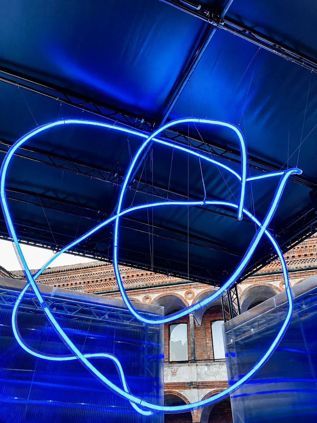 Infinity - Fuorisalone 2026 - Blu - Marco Nereo Rotelli - Luce ControCorrente
