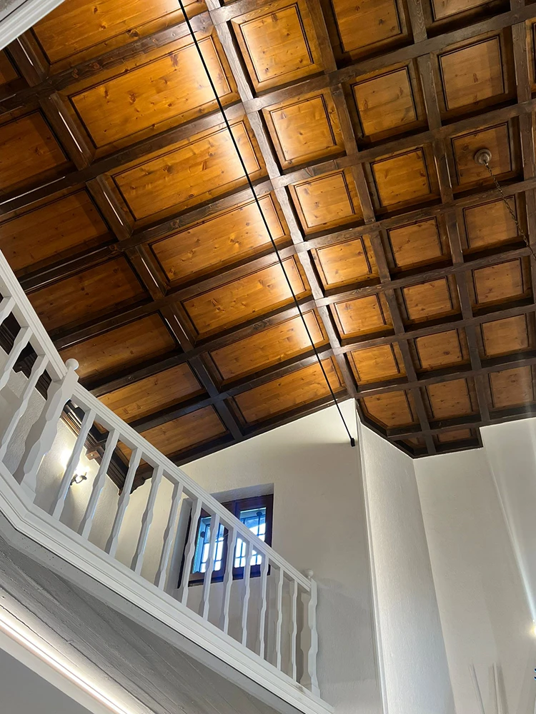 Illuminare soffitto con travi in legno: tesate LED - LuceControCorrente