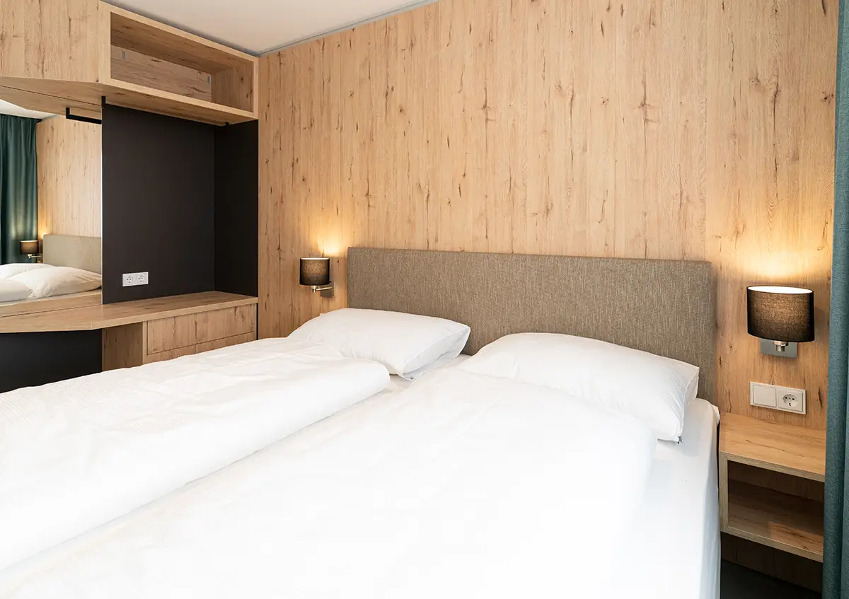 Illuminazione Hotel: bergresort die kanzlerin camera - LuceControCorrente