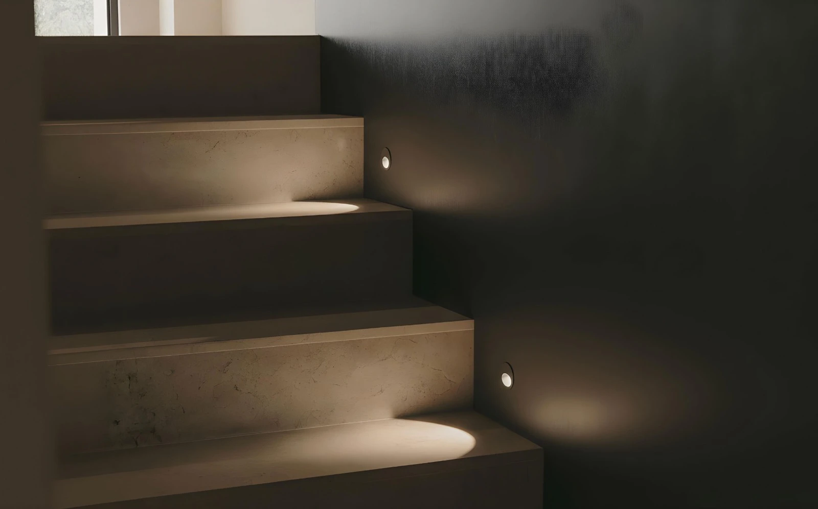 Illuminazione led per scale: lampade e vantaggi - LuceControCorrente