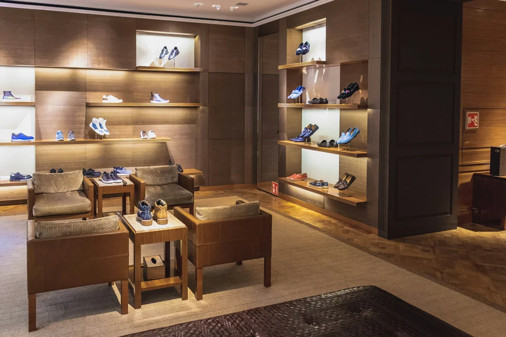 Illuminazione showroom minimalisti - LuceControCorrente