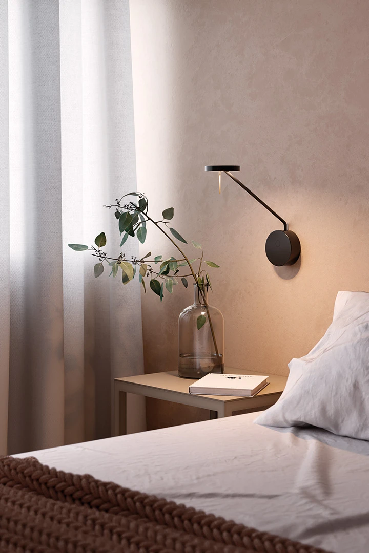 Camera da letto minimal contemporanea - Lucecontrocorrente